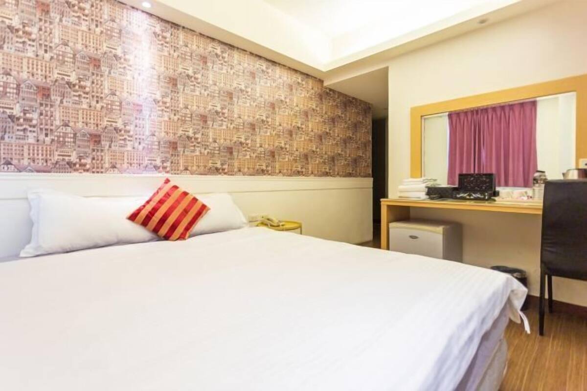 Desk, blackout drapes, soundproofing, free WiFi