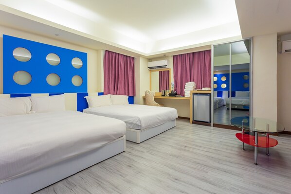 Perhehuone, 1 makuuhuone | Työpöytä, pimennysverhot, äänieristys, ilmainen Wi-Fi