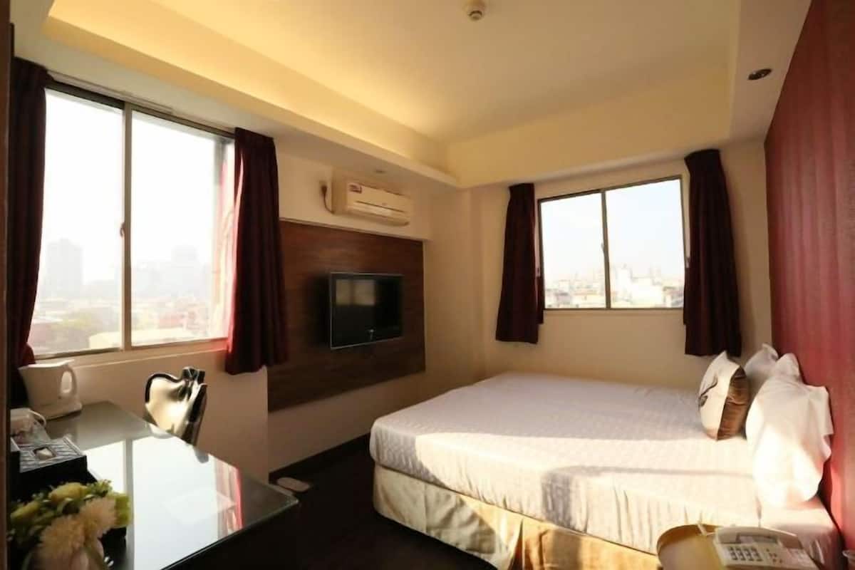 Desk, blackout drapes, soundproofing, free WiFi