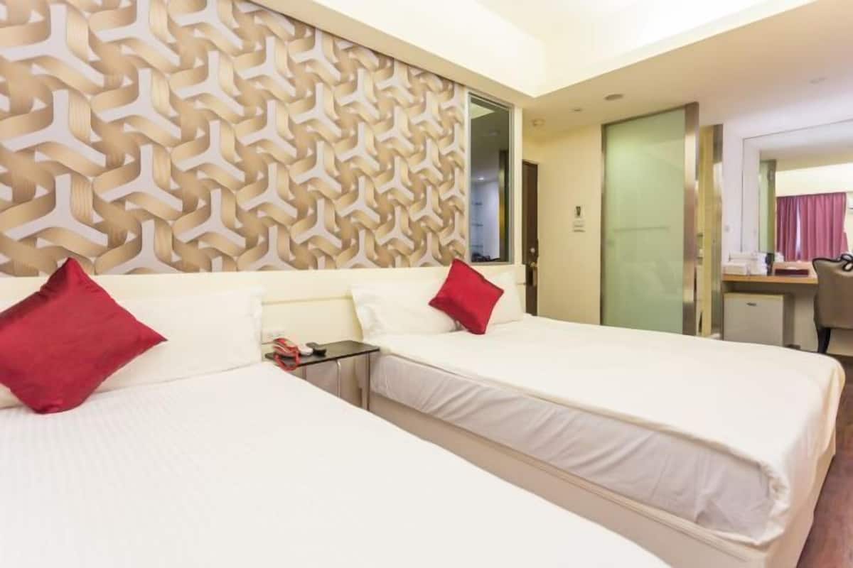 Desk, blackout drapes, soundproofing, free WiFi