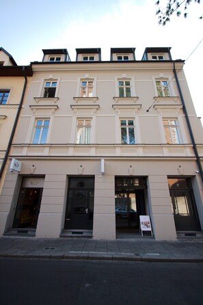 Body treatments, body scrubs, facials, manicures and pedicures - BC 29 Residence (Kraków)