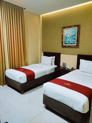 Standard Twin Room | Desk, free WiFi, bed sheets - Grand Dian Boutique Hotel (North Cirebon)