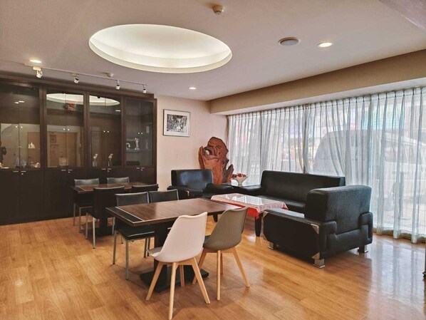 Lobby sitting area - Cultural Trust Hotel (Tainan)