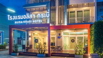 Façade de l’hébergement - soirée/nuit