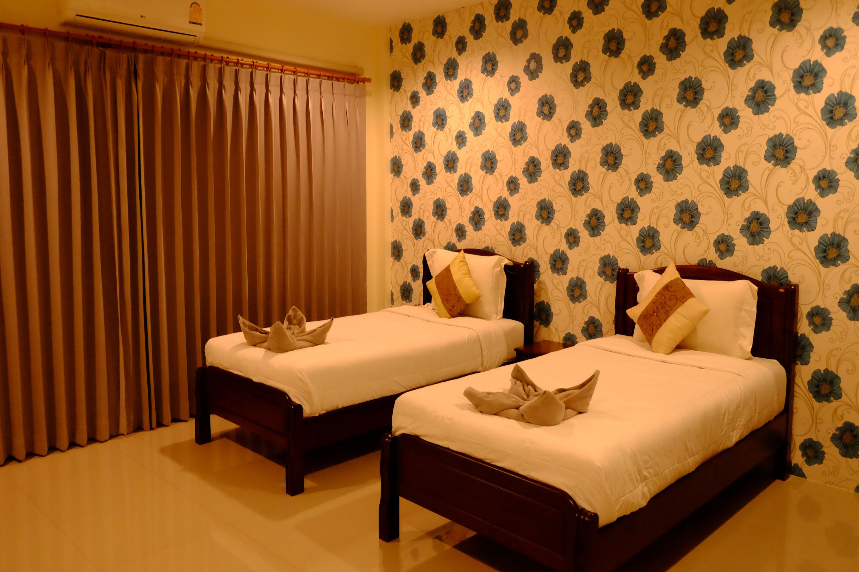 superior twin room | free wifi, bed sheets