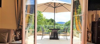 B&B With Charm - Quiet With Kitchen & sw Pool