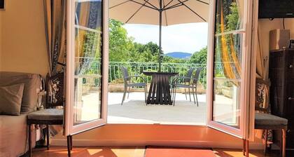 B&B With Charm - Quiet With Kitchen & sw Pool