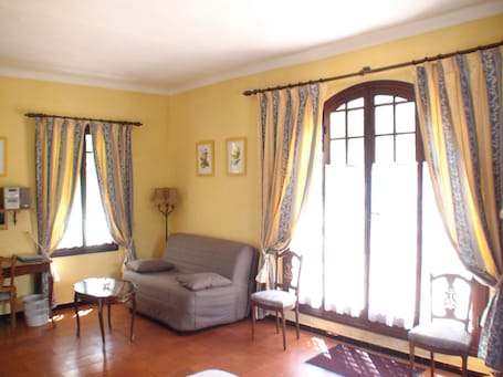 Triple Room, Ensuite ( La suite des Glycines). B&B With Charm - Quiet With Kitchen & sw Pool