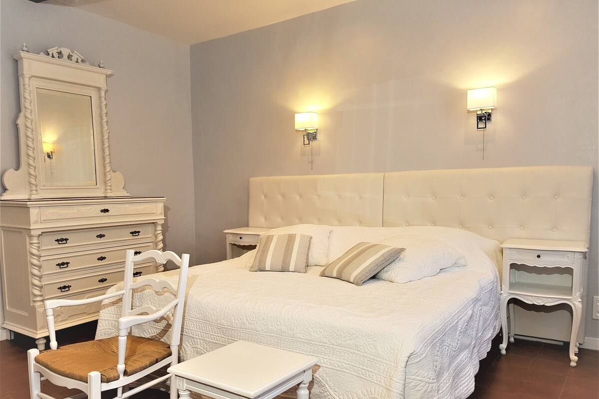 Dobbeltrom, eget bad (La chambre des Roses)