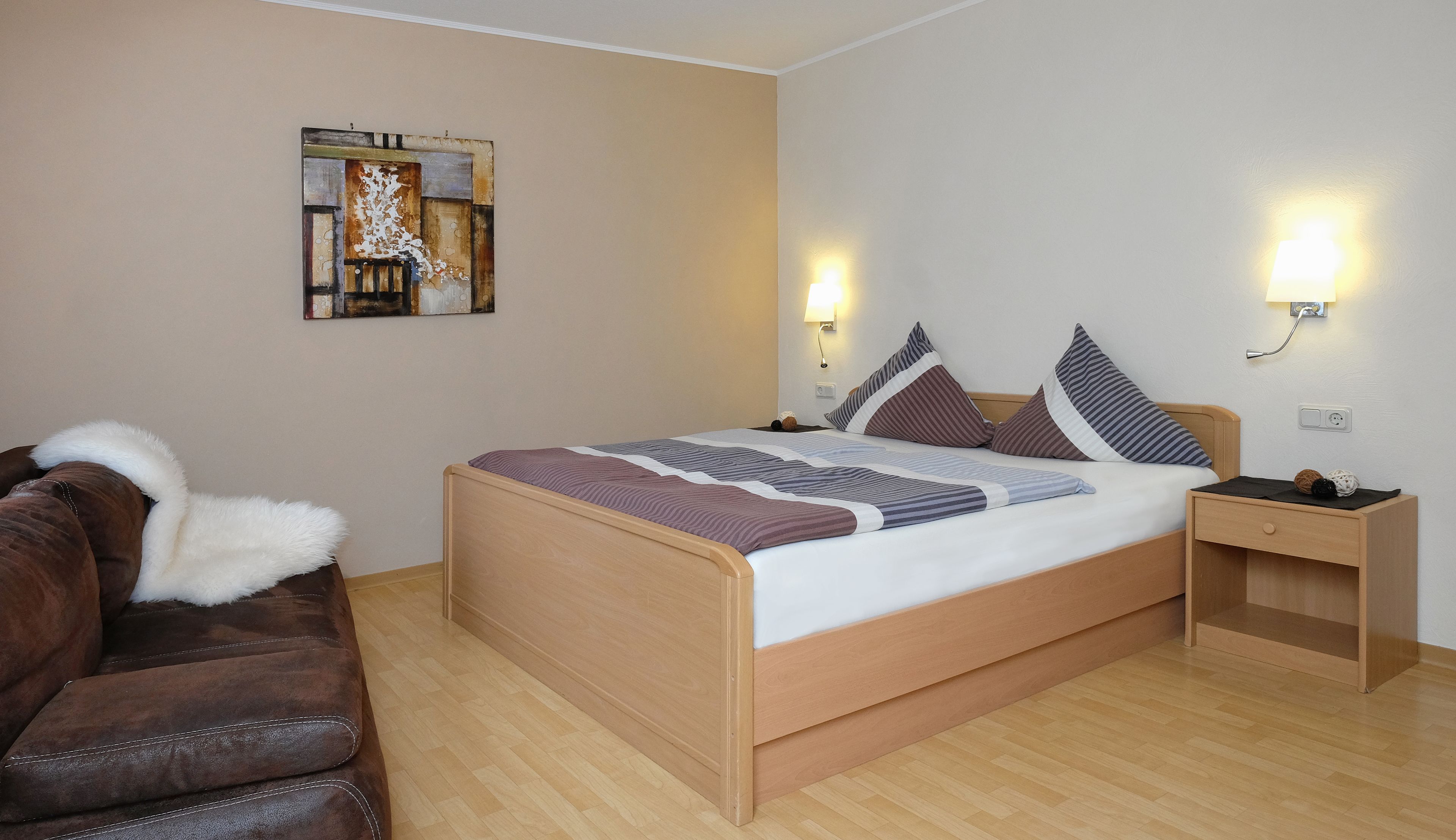 อพาร์ทเมนท์ (Neu-Afrika) | เครื่องนอนระดับพรีเมียม, Wi-Fi ฟรี, ผ้าปูที่นอน