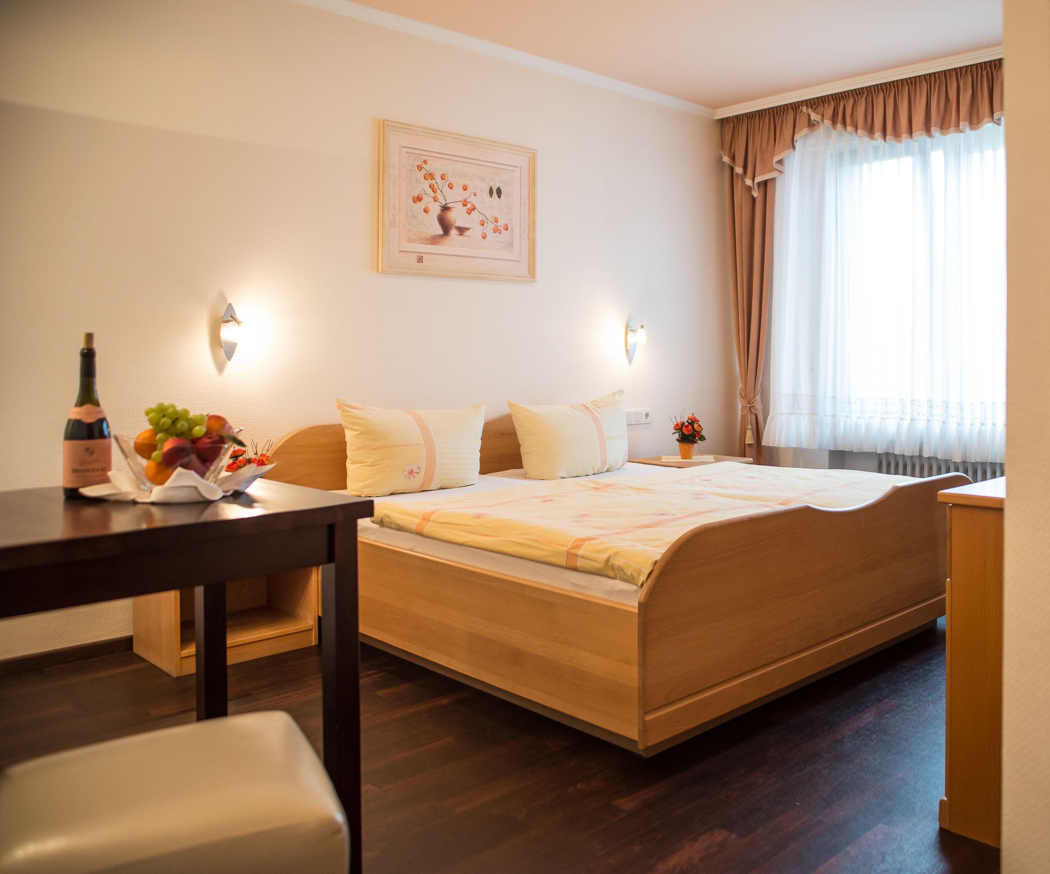 ห้องสแตนดาร์ดดับเบิล (A) | เครื่องนอนระดับพรีเมียม, Wi-Fi ฟรี, ผ้าปูที่นอน