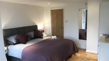 Suite, Ensuite, Garden View