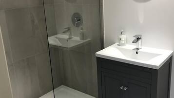 Double or Twin Room, Ensuite | Bathroom