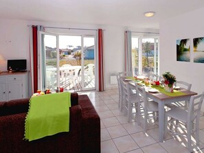 Villa, 3 Bedrooms, Terrace (34) | Living room | Flat-screen TV - Laouchet le Hameau des Grands Lacs (Parentis-en-Born)