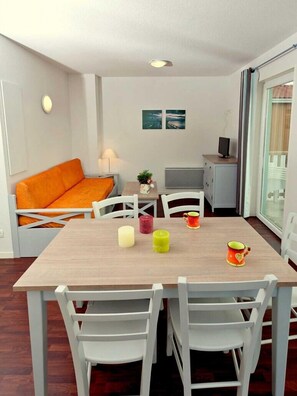 1 dormitorio, decoración individual, mobiliario individual y wifi