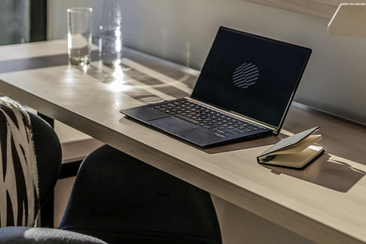 Minibar, caja fuerte, escritorio y espacio para trabajar con un portátil