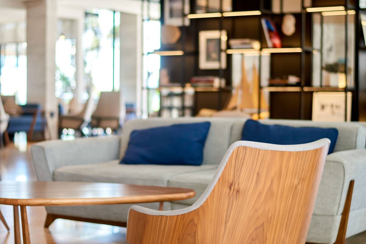 daily buffet breakfast (usd 17 per person)