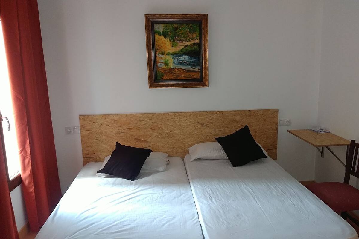 Quarto casal ou duplo | Escrivaninha, cortinas blackout, quartos à prova de som