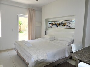 Caja de seguridad en la habitación, wifi gratis y ropa de cama 