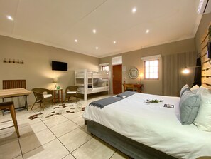 Self-catering Unit 6 | Premium bedding, Select Comfort beds, in-room safe - De Akker Guest House (Oudtshoorn)