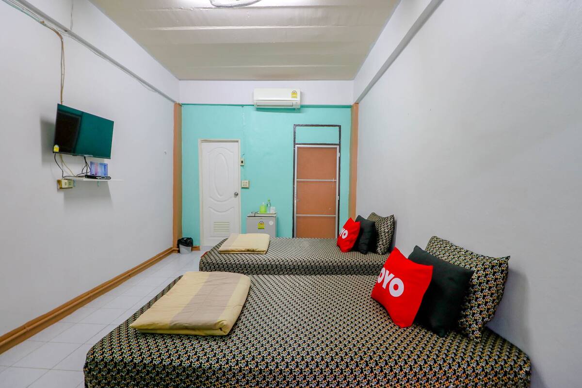 Standard Twin Room | Desk, soundproofing, WiFi (free), bed sheets