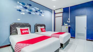 Escritorio, insonorización, wifi gratis y ropa de cama