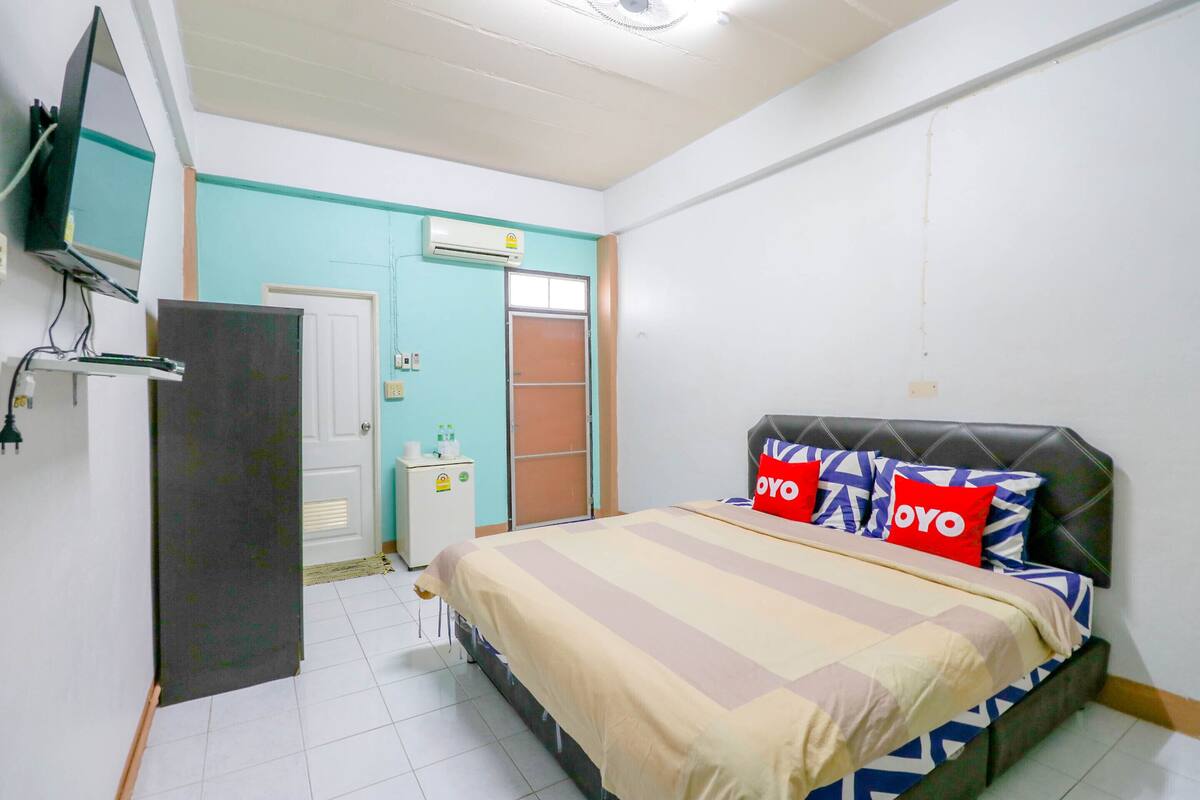 Standard Double Room | Desk, soundproofing, WiFi (free), bed sheets
