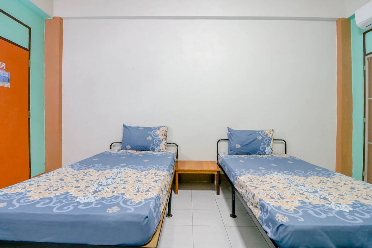 Basic Twin Room | Desk, soundproofing, WiFi (free), bed sheets