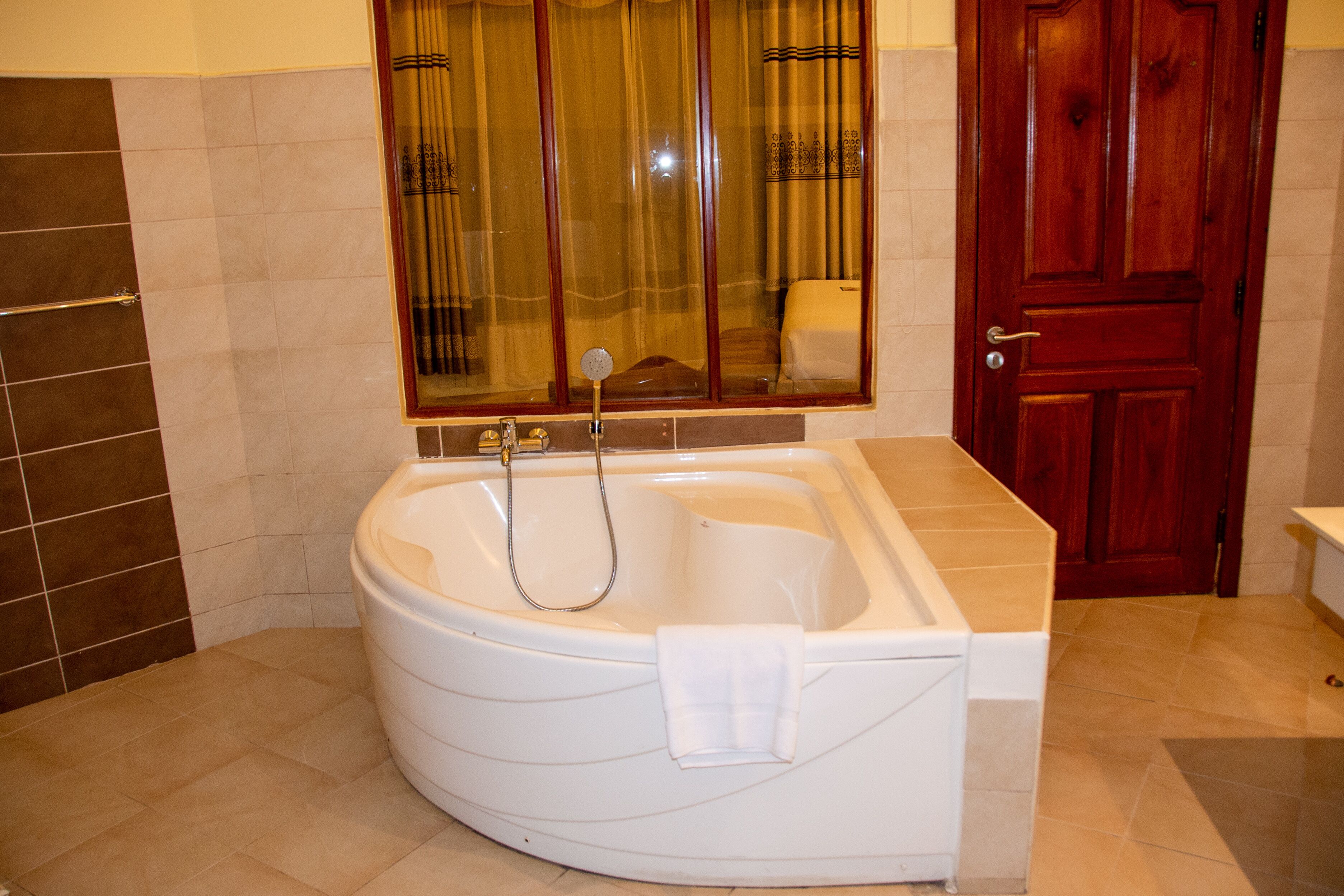standard double or twin room | bathroom | separate bathtub and shower, deep-soaking bathtub, free toiletries