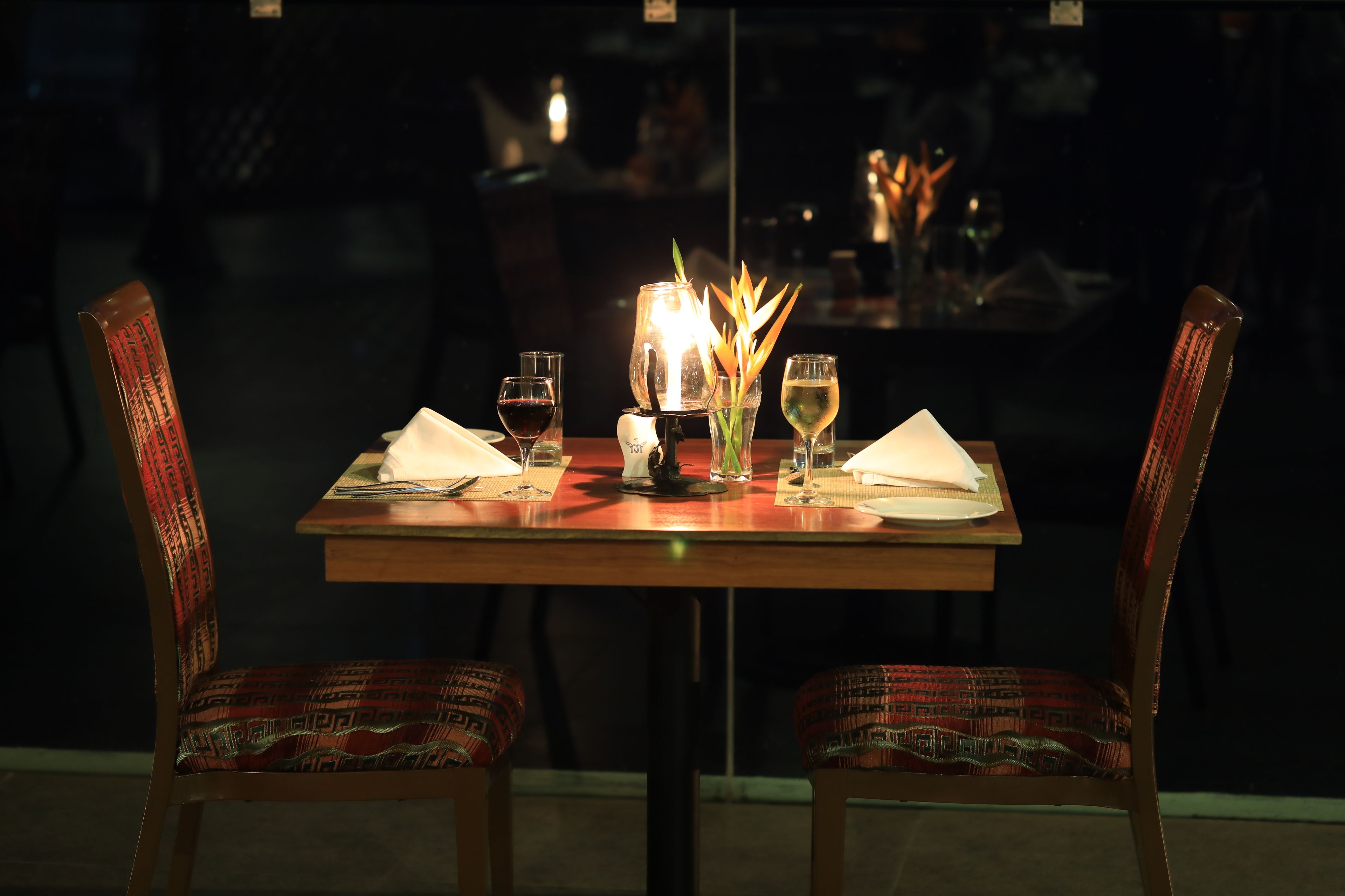 2 restaurants, breakfast, lunch, dinner served; international cuisine