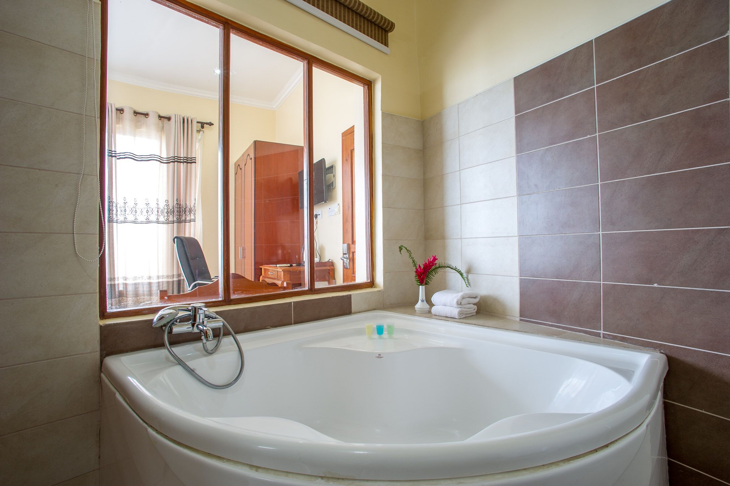 deluxe villa | bathroom | separate bathtub and shower, deep-soaking bathtub, free toiletries