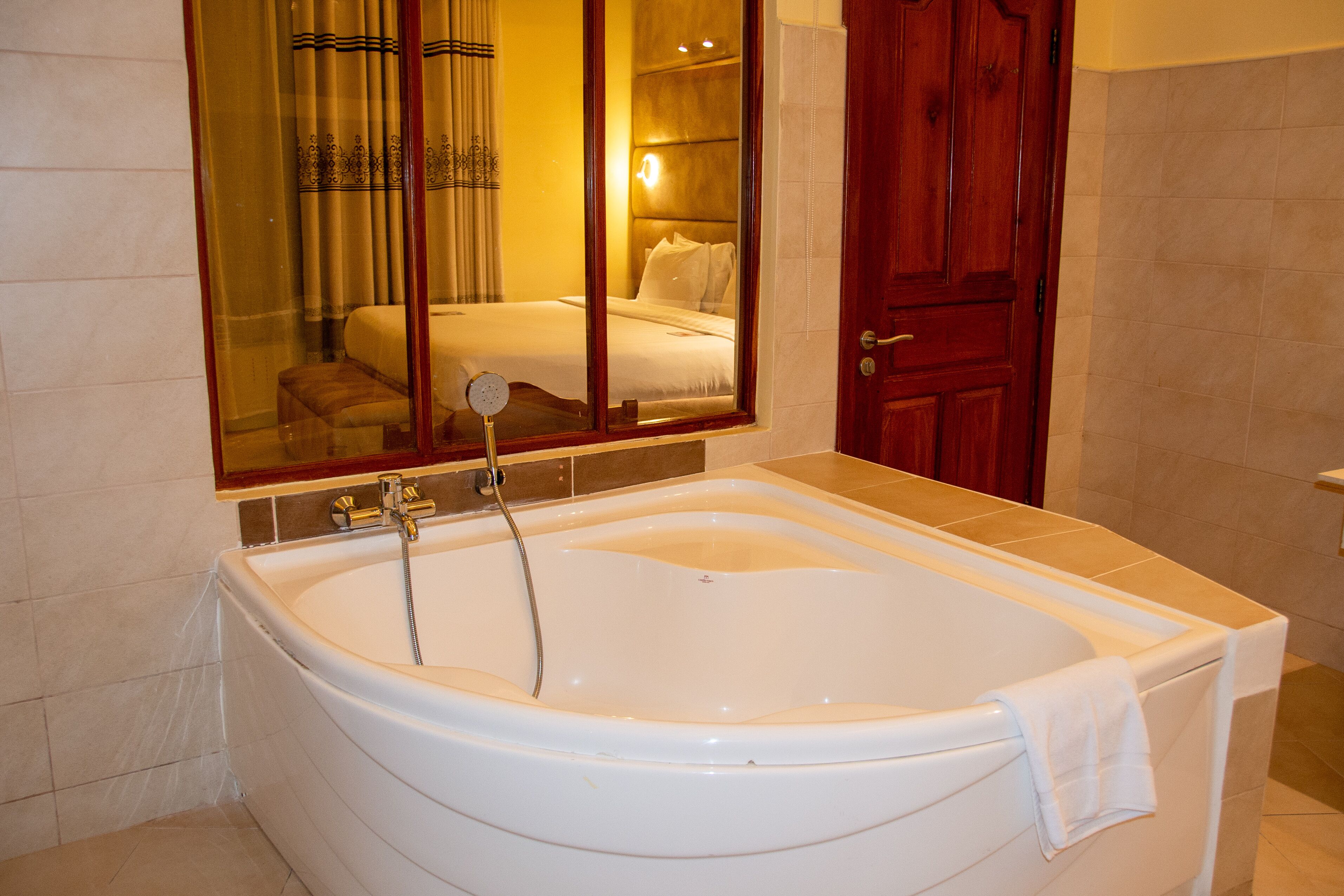 standard double or twin room | bathroom | separate bathtub and shower, deep-soaking bathtub, free toiletries