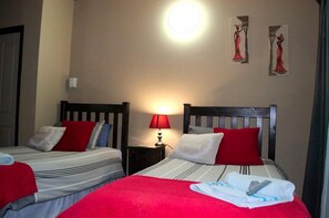 Family Apartment | Desk, iron/ironing board, free WiFi