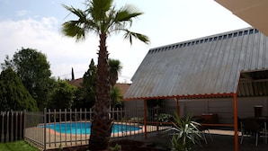 Property grounds - Pebble Fountain Guesthouse (Bloemfontein)