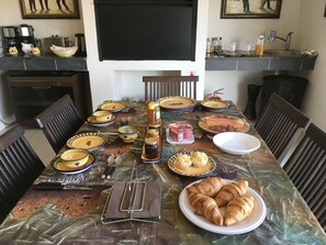 Petit-déjeuner préparé à la commande compris tous les jours