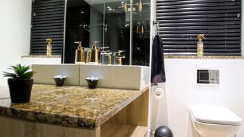 205 New Cumberland | Bathroom