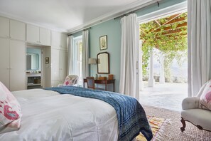 Luksusvilla, flere soverom | 6 soverom, sengetøy av topp kvalitet og safe på rommet