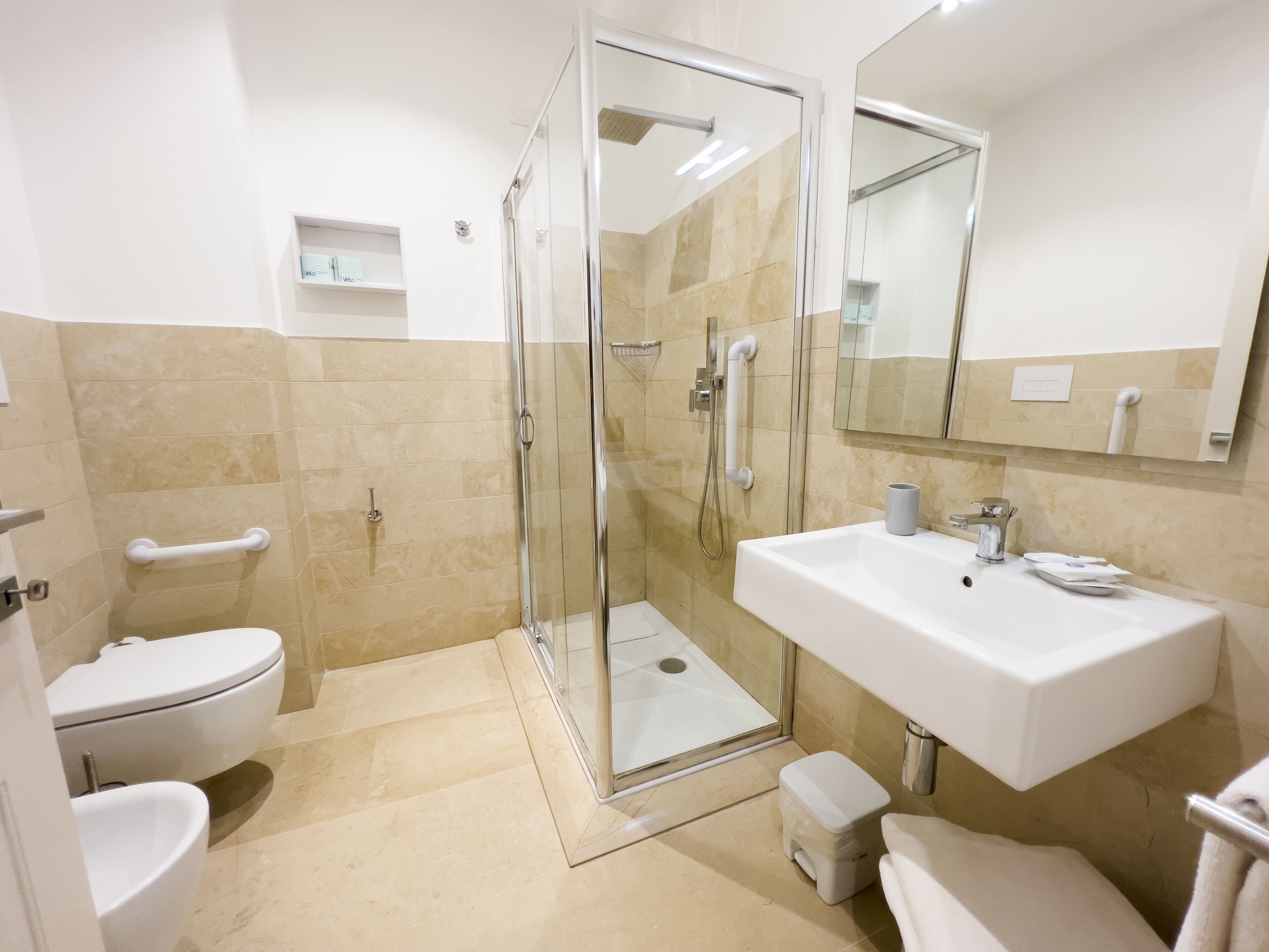 Deluxe Suite, 1 Bedroom, Non Smoking, City View | Bathroom