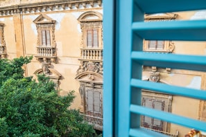 Familien-Suite, 2 Schlafzimmer, Nichtraucher, Stadtblick | Wohnbereich