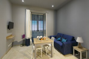 Superior Suite, 1 Bedroom, Non Smoking, City View | Living room | 32-inch flat-screen TV with cable channels, TV - ZIBIBBO SUITES & ROOMS - Aparthotel in Centro Storico a Trapani (Trapani)