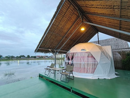 Deluxe Tent, 1 Queen Bed, Patio | Living area | 32-inch LED TV with digital channels