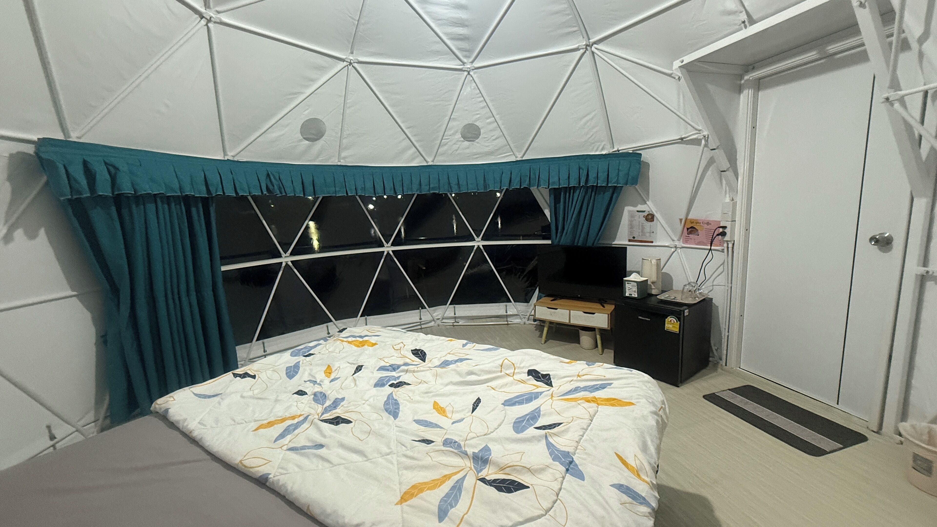 华丽帐篷房, 1 张大床, 露台 | 免费 WiFi、床单