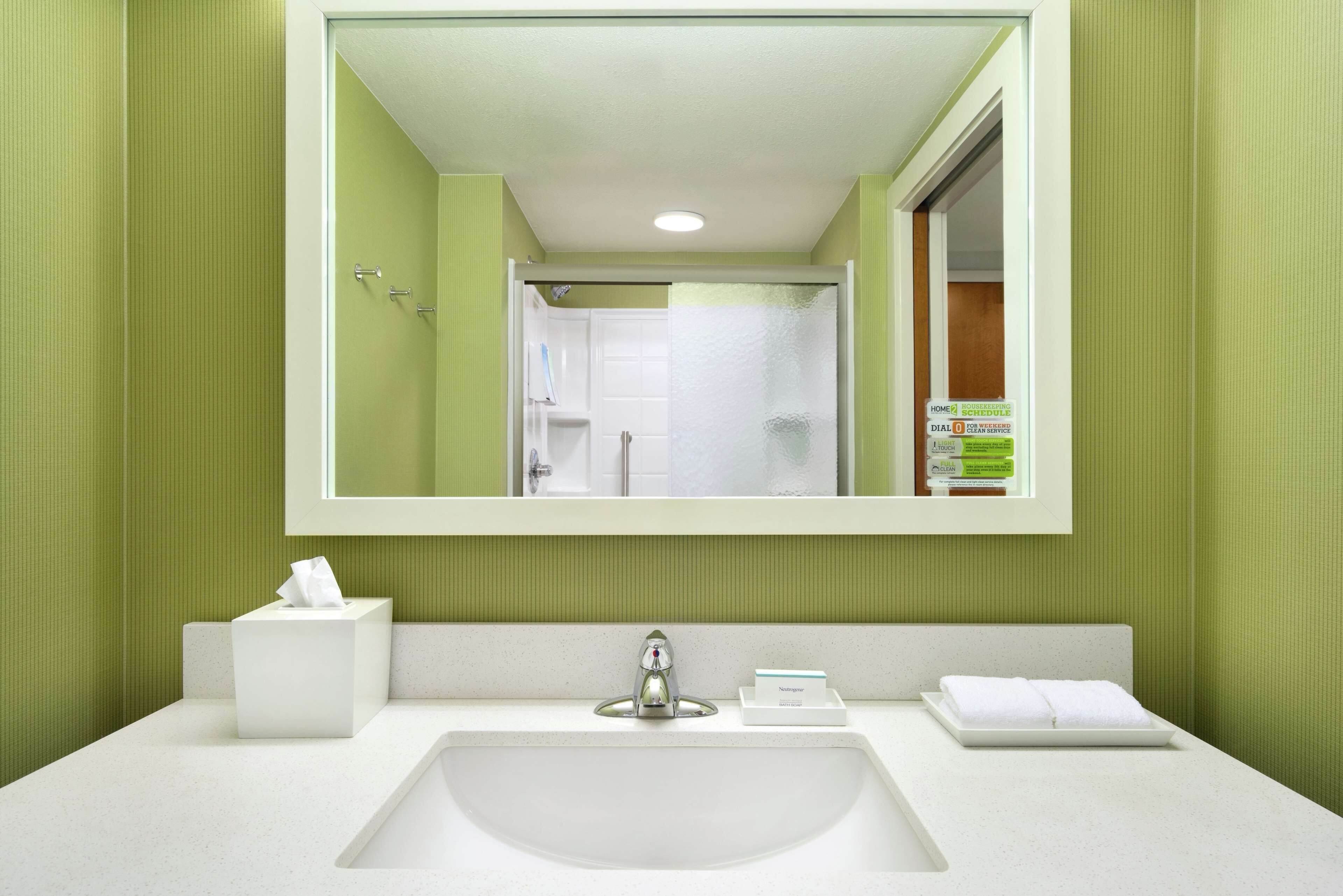 combined shower/bathtub, free toiletries, hair dryer, towels