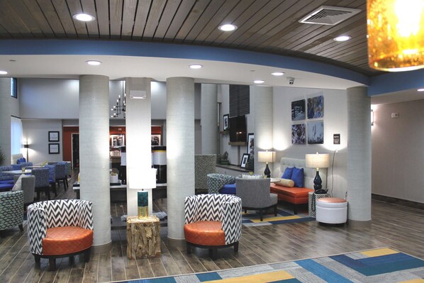 Lobby - Hampton Inn by Hilton Forsyth (Forsyth)