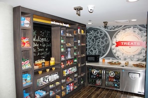 Snack bar - Hampton Inn by Hilton Forsyth (Forsyth)