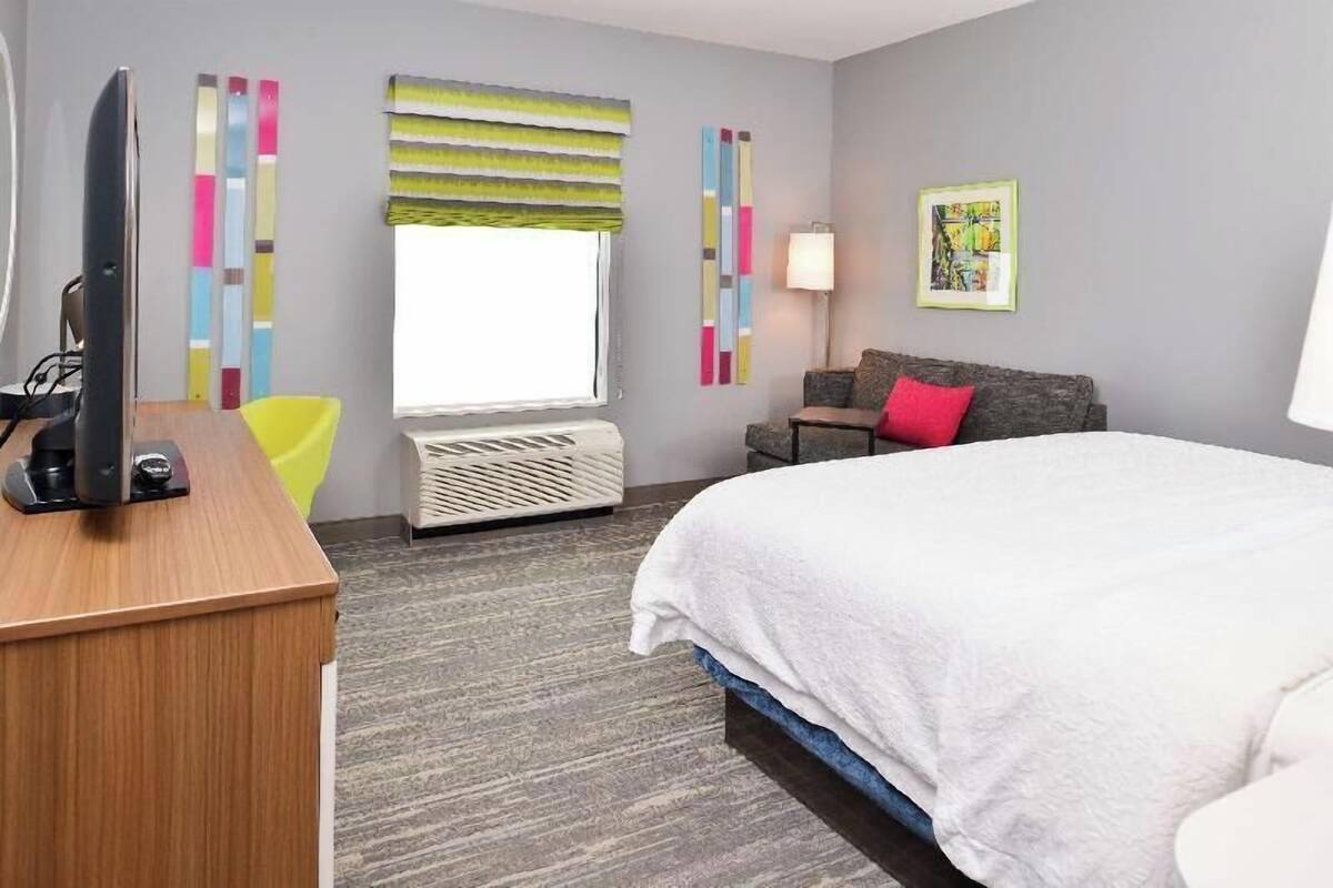 Premium bedding, down comforters, desk, laptop workspace