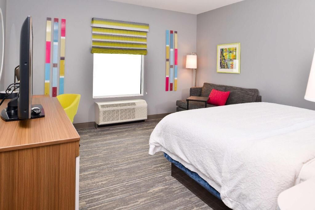 Premium bedding, down comforters, desk, laptop workspace