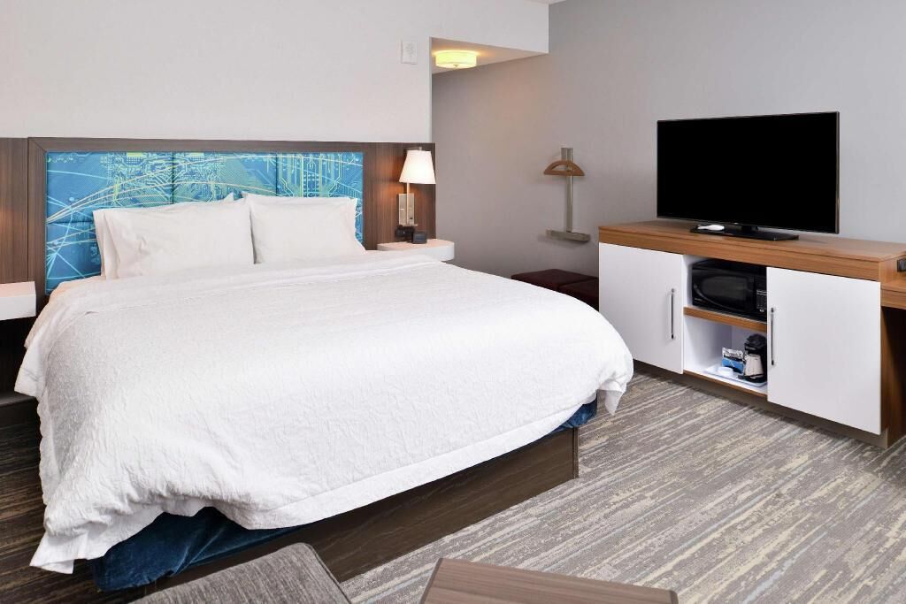 Premium bedding, down comforters, desk, laptop workspace