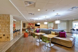 Lobby - Home2 Suites by Hilton Las Vegas Strip South (Las Vegas)