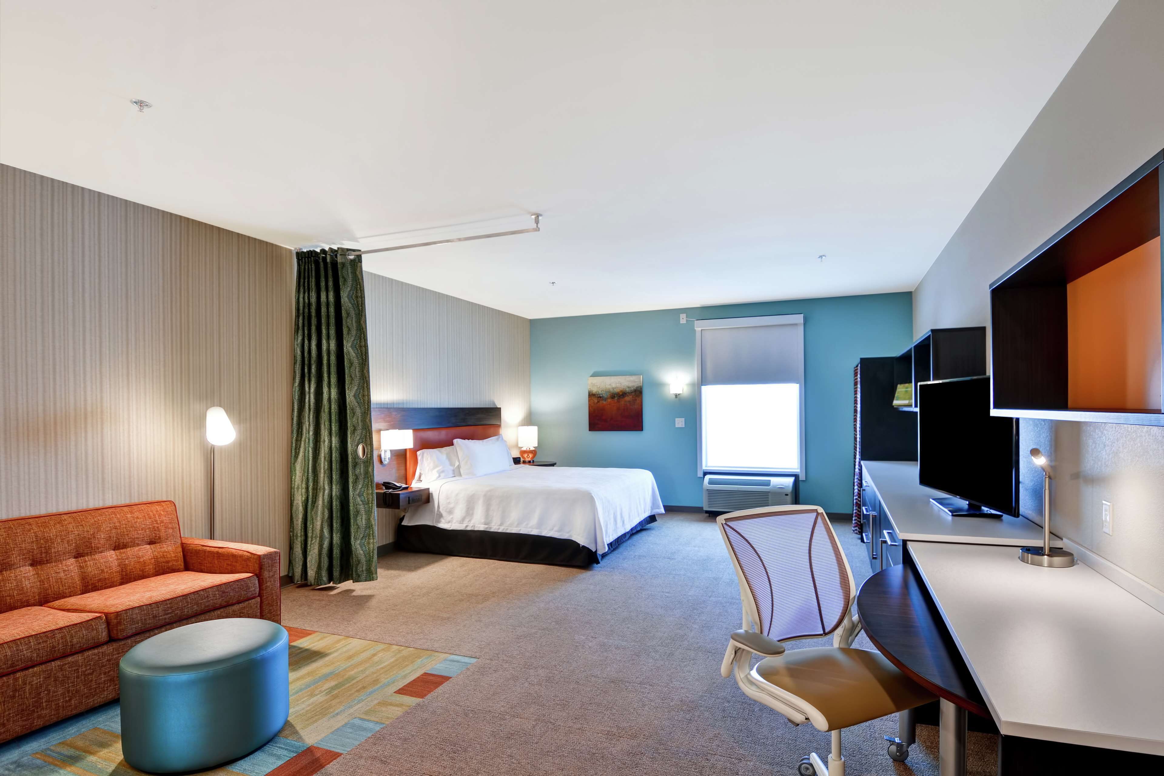 studio, 1 king bed, accessible, bathtub | desk, laptop workspace, blackout curtains, iron/ironing board